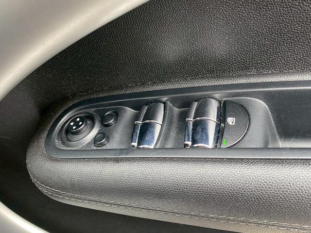 ＭＩＮＩ クーパー　クロスオーバー　ポータブルナビ　プッシュスタート　ＥＴＣ　純正アルミホイール　ＨＩＤ　オートエアコン（15枚目）