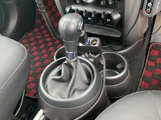 ＭＩＮＩ クーパー　クロスオーバー　ポータブルナビ　プッシュスタート　ＥＴＣ　純正アルミホイール　ＨＩＤ　オートエアコン（23枚目）