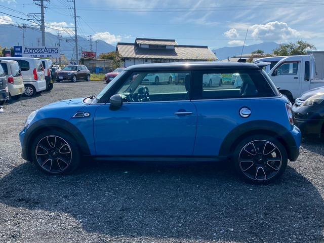 ＭＩＮＩ クーパーＳ　パドルシフト　ＥＴＣ　クルーズコントロール　ＡＢＳ　オ－トエアコン　パワーステアリング　パワーウインドウ　エアバッグ（3枚目）