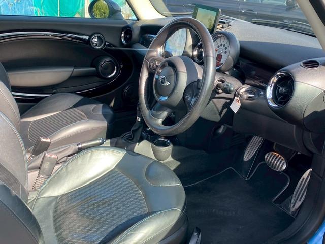 ＭＩＮＩ クーパーＳ　パドルシフト　ＥＴＣ　クルーズコントロール　ＡＢＳ　オ－トエアコン　パワーステアリング　パワーウインドウ　エアバッグ（6枚目）
