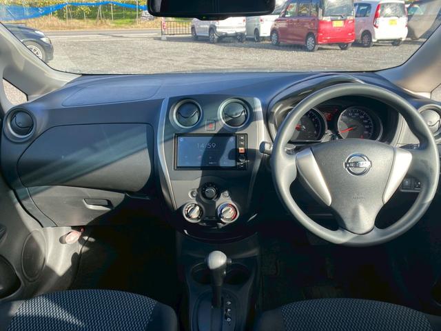 ノート X ディスプレイオーディオ 全周囲モニター レーダーブレーキサポート スマトキー エアコン オートライト 運転席助手席エアバッグ パワーステアリング パワーウインドウ 横滑防止 ABS(5枚目)