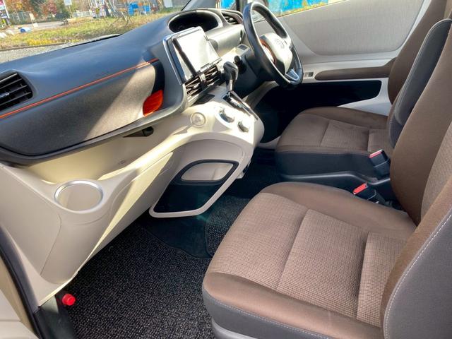 シエンタ Ｇ　８インチナビ　全周囲カメラ　フルセグＴＶ　両側パワースライドドア　スマートキープッシュスタート　フルオートエアコン　オートＬＥＤ　衝突安全ボディ　ヘッドライトＬＥＤ　ＥＴＣ（8枚目）