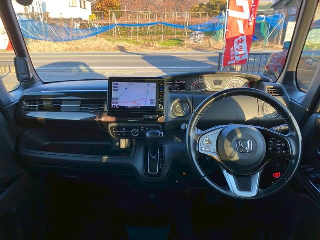 Ｎ－ＢＯＸカスタム Ｇ・Ｌターボホンダセンシング　冬タイヤ付き　エンジンスターター　クルーズコントロール　車線逸脱　ＥＴＣ　ＡＢＳ　純正ナビ　バックモニター　両側スライド（5枚目）