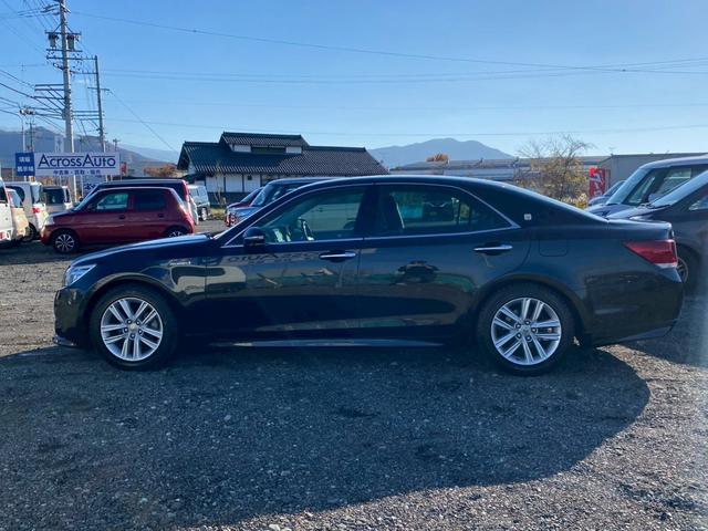 クラウンハイブリッド アスリートＳ　アドバンストパッケージ　純正ナビ　バックカメラ　フルセグＴＶ　プリクラッシュセーフティ　レーダークルーズコントロール　シ－トヒ－タ－　パワーシート　スマートキー　ＥＴＣ（3枚目）