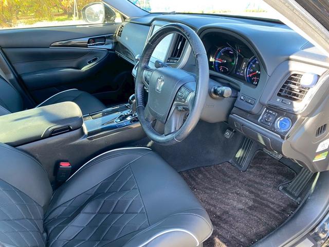 クラウンハイブリッド アスリートＳ　アドバンストパッケージ　純正ナビ　バックカメラ　フルセグＴＶ　プリクラッシュセーフティ　レーダークルーズコントロール　シ－トヒ－タ－　パワーシート　スマートキー　ＥＴＣ（6枚目）