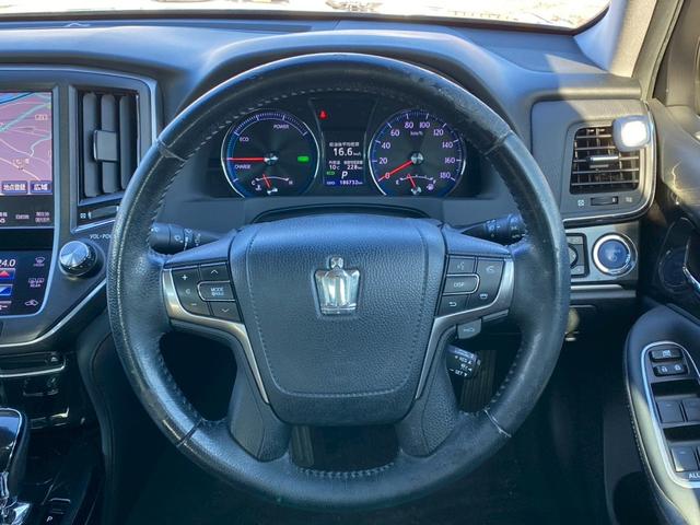 クラウンハイブリッド アスリートＳ　アドバンストパッケージ　純正ナビ　バックカメラ　フルセグＴＶ　プリクラッシュセーフティ　レーダークルーズコントロール　シ－トヒ－タ－　パワーシート　スマートキー　ＥＴＣ（11枚目）