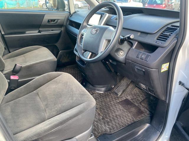 ヴォクシー X Lエディション フルタイム4WD ナビ バックカメラ TV 両側パワースライドドア 三列シート 衝突安全ボディ エアバック パワステ パワーウィンドウ ABS キーレス付き ETC(6枚目)