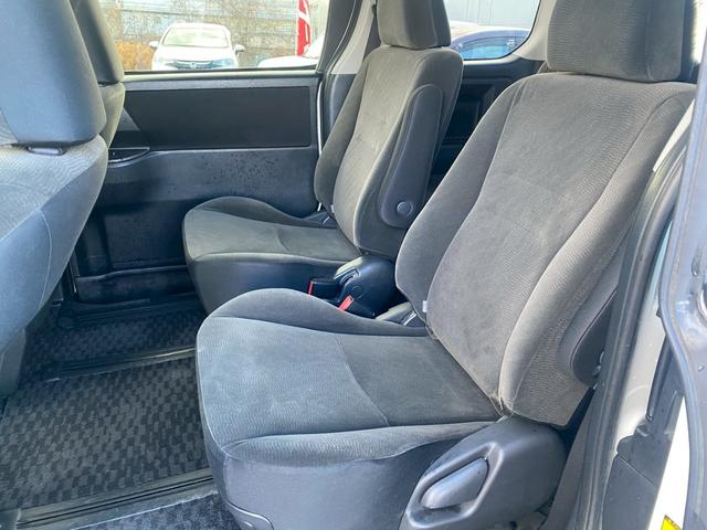 ヴォクシー X Lエディション フルタイム4WD ナビ バックカメラ TV 両側パワースライドドア 三列シート 衝突安全ボディ エアバック パワステ パワーウィンドウ ABS キーレス付き ETC(7枚目)