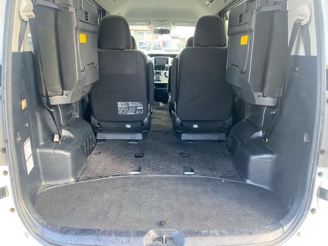 ヴォクシー X Lエディション フルタイム4WD ナビ バックカメラ TV 両側パワースライドドア 三列シート 衝突安全ボディ エアバック パワステ パワーウィンドウ ABS キーレス付き ETC(13枚目)