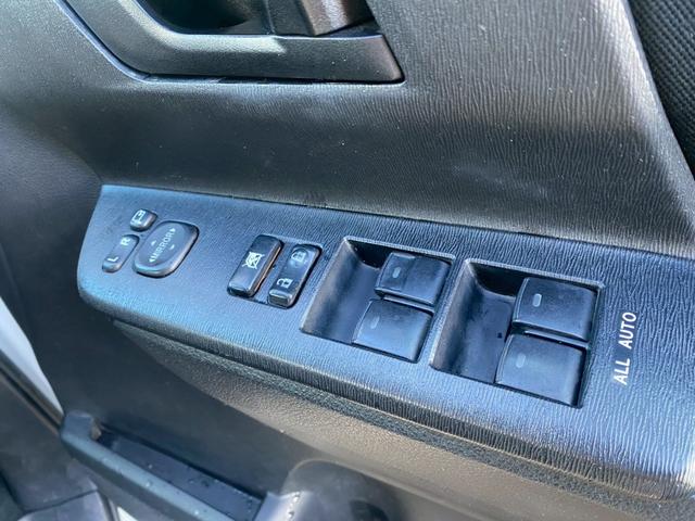 ヴォクシー X Lエディション フルタイム4WD ナビ バックカメラ TV 両側パワースライドドア 三列シート 衝突安全ボディ エアバック パワステ パワーウィンドウ ABS キーレス付き ETC(20枚目)