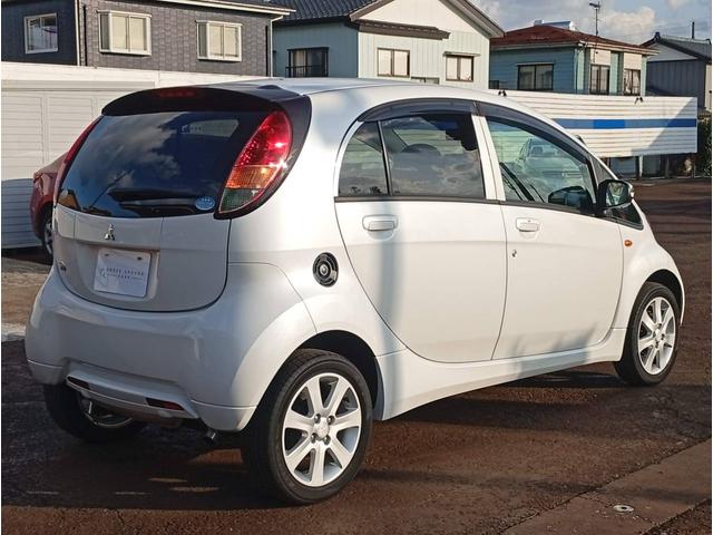 ＵＮＤＥＲ　ＧＲＯＵＮＤ　ＣＡＲＳは新潟県長岡市の中古車販売店です。弊社の経営理念は”クルマで遊ぼう！！”その理念に乗り、皆様とカーライフを更に一段と楽しいものとして行きたいと考えております。