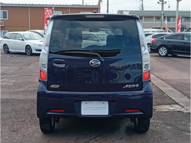 ムーヴ カスタム　ＲＳ　４ＷＤ　ターボ　ダイハツ純正１４インチＡＷ　スマートキー　ｍｏｍｏステアリング　オートエアコン　シート洗浄済み　純正ＨＩＤ　純正フォグ（5枚目）