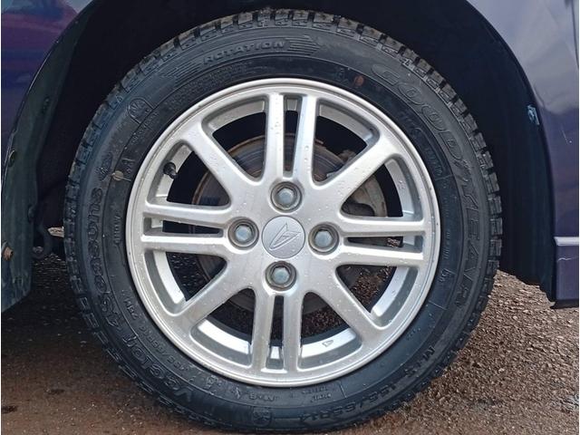 ムーヴ カスタム　ＲＳ　４ＷＤ　ターボ　ダイハツ純正１４インチＡＷ　スマートキー　ｍｏｍｏステアリング　オートエアコン　シート洗浄済み　純正ＨＩＤ　純正フォグ（10枚目）