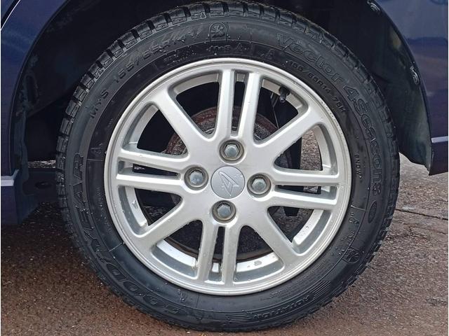 ムーヴ カスタム　ＲＳ　４ＷＤ　ターボ　ダイハツ純正１４インチＡＷ　スマートキー　ｍｏｍｏステアリング　オートエアコン　シート洗浄済み　純正ＨＩＤ　純正フォグ（12枚目）