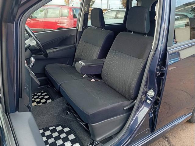 ムーヴ カスタム　ＲＳ　４ＷＤ　ターボ　ダイハツ純正１４インチＡＷ　スマートキー　ｍｏｍｏステアリング　オートエアコン　シート洗浄済み　純正ＨＩＤ　純正フォグ（17枚目）