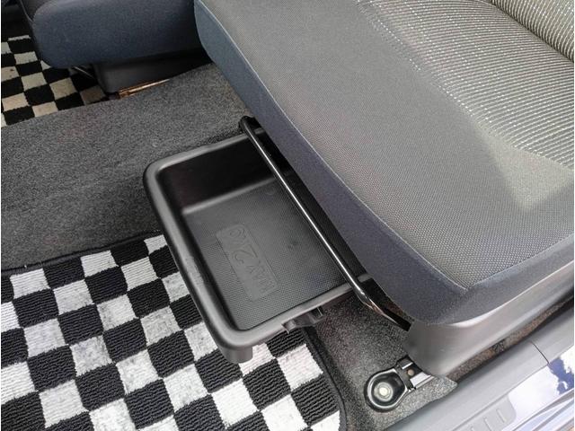 ムーヴ カスタム　ＲＳ　４ＷＤ　ターボ　ダイハツ純正１４インチＡＷ　スマートキー　ｍｏｍｏステアリング　オートエアコン　シート洗浄済み　純正ＨＩＤ　純正フォグ（19枚目）