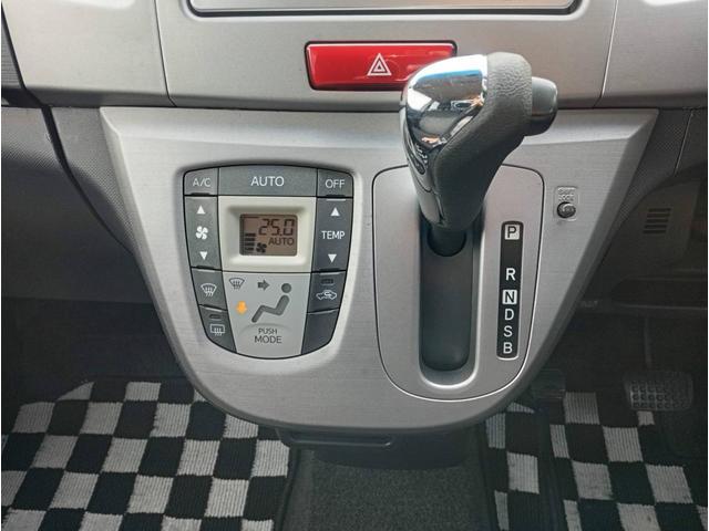 ムーヴ カスタム　ＲＳ　４ＷＤ　ターボ　ダイハツ純正１４インチＡＷ　スマートキー　ｍｏｍｏステアリング　オートエアコン　シート洗浄済み　純正ＨＩＤ　純正フォグ（29枚目）