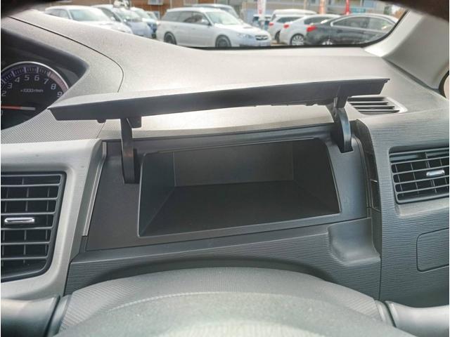 ムーヴ カスタム　ＲＳ　４ＷＤ　ターボ　ダイハツ純正１４インチＡＷ　スマートキー　ｍｏｍｏステアリング　オートエアコン　シート洗浄済み　純正ＨＩＤ　純正フォグ（32枚目）