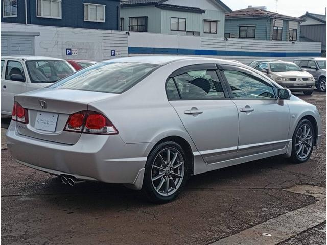 シビック １．８Ｇ　５ＭＴ　ＲＢオデッセイ純正１７ＡＷ　前登録関東地方　社外ナビ　スペアキー　ＥＴＣ　オートエアコン（4枚目）