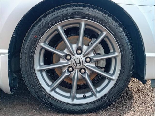 シビック １．８Ｇ　５ＭＴ　ＲＢオデッセイ純正１７ＡＷ　前登録関東地方　社外ナビ　スペアキー　ＥＴＣ　オートエアコン（9枚目）