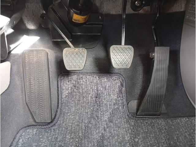 シビック １．８Ｇ　５ＭＴ　ＲＢオデッセイ純正１７ＡＷ　前登録関東地方　社外ナビ　スペアキー　ＥＴＣ　オートエアコン（39枚目）