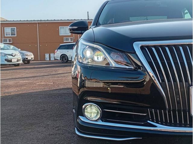 クラウンマジェスタ Ｆバージョン　レザーシート　色替黒　社外エアロ　社外リアスポイラー　社外２０ＡＷ　ＲＳＲ車高調　純正ＳＤナビ　Ｂｌｕ－ｒａｙ　クルコン　全席パワーシート　シートヒーター　サンシェード　ドアイージークローザー（8枚目）