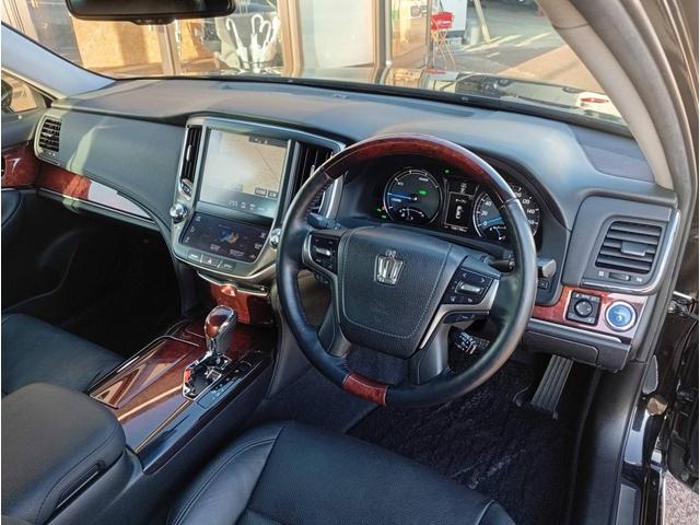 クラウンマジェスタ Ｆバージョン　レザーシート　色替黒　社外エアロ　社外リアスポイラー　社外２０ＡＷ　ＲＳＲ車高調　純正ＳＤナビ　Ｂｌｕ－ｒａｙ　クルコン　全席パワーシート　シートヒーター　サンシェード　ドアイージークローザー（21枚目）