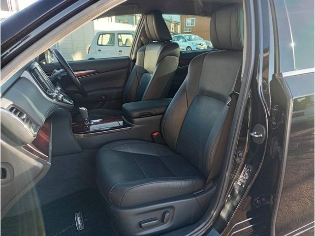 クラウンマジェスタ Ｆバージョン　レザーシート　色替黒　社外エアロ　社外リアスポイラー　社外２０ＡＷ　ＲＳＲ車高調　純正ＳＤナビ　Ｂｌｕ－ｒａｙ　クルコン　全席パワーシート　シートヒーター　サンシェード　ドアイージークローザー（22枚目）