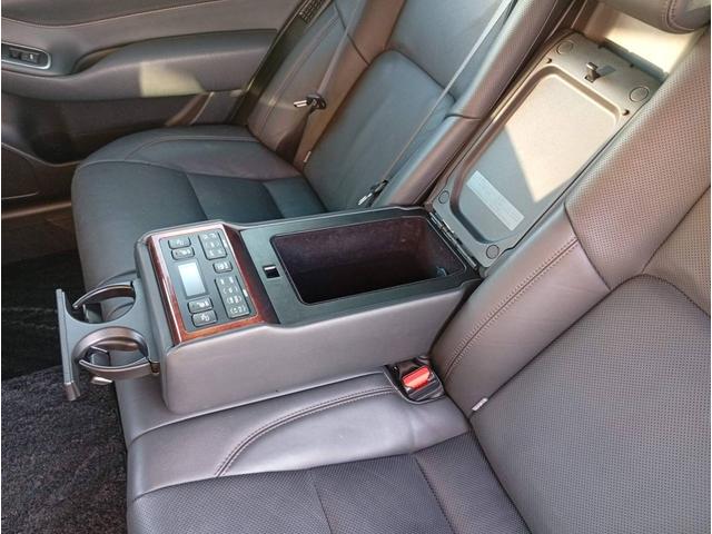 クラウンマジェスタ Ｆバージョン　レザーシート　色替黒　社外エアロ　社外リアスポイラー　社外２０ＡＷ　ＲＳＲ車高調　純正ＳＤナビ　Ｂｌｕ－ｒａｙ　クルコン　全席パワーシート　シートヒーター　サンシェード　ドアイージークローザー（26枚目）