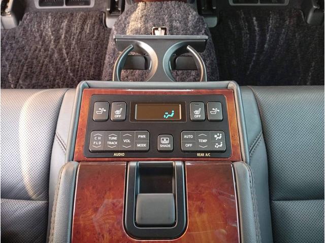 クラウンマジェスタ Ｆバージョン　レザーシート　色替黒　社外エアロ　社外リアスポイラー　社外２０ＡＷ　ＲＳＲ車高調　純正ＳＤナビ　Ｂｌｕ－ｒａｙ　クルコン　全席パワーシート　シートヒーター　サンシェード　ドアイージークローザー（27枚目）