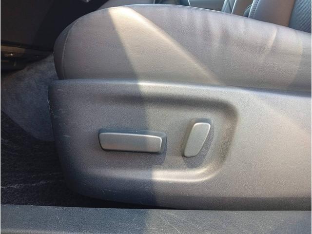 クラウンマジェスタ Ｆバージョン　レザーシート　色替黒　社外エアロ　社外リアスポイラー　社外２０ＡＷ　ＲＳＲ車高調　純正ＳＤナビ　Ｂｌｕ－ｒａｙ　クルコン　全席パワーシート　シートヒーター　サンシェード　ドアイージークローザー（28枚目）