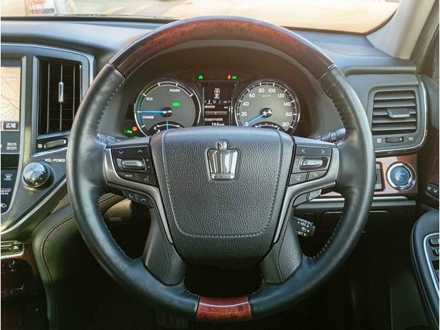 クラウンマジェスタ Ｆバージョン　レザーシート　色替黒　社外エアロ　社外リアスポイラー　社外２０ＡＷ　ＲＳＲ車高調　純正ＳＤナビ　Ｂｌｕ－ｒａｙ　クルコン　全席パワーシート　シートヒーター　サンシェード　ドアイージークローザー（32枚目）