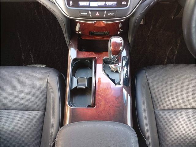 クラウンマジェスタ Ｆバージョン　レザーシート　色替黒　社外エアロ　社外リアスポイラー　社外２０ＡＷ　ＲＳＲ車高調　純正ＳＤナビ　Ｂｌｕ－ｒａｙ　クルコン　全席パワーシート　シートヒーター　サンシェード　ドアイージークローザー（53枚目）