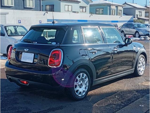 MINI ワン 純正HDDナビ 社外地デジチューナー ETC スタッドレスタイヤ 純正15インチホイール 純正LEDヘッドライト 純正LEDフォグ バックフォグ 室内クリーニング済み スペアキー(4枚目)