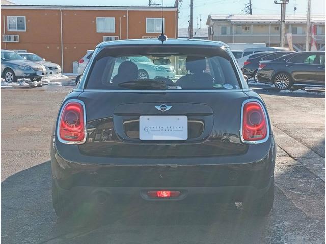 MINI ワン 純正HDDナビ 社外地デジチューナー ETC スタッドレスタイヤ 純正15インチホイール 純正LEDヘッドライト 純正LEDフォグ バックフォグ 室内クリーニング済み スペアキー(5枚目)
