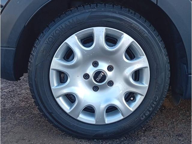 MINI ワン 純正HDDナビ 社外地デジチューナー ETC スタッドレスタイヤ 純正15インチホイール 純正LEDヘッドライト 純正LEDフォグ バックフォグ 室内クリーニング済み スペアキー(11枚目)