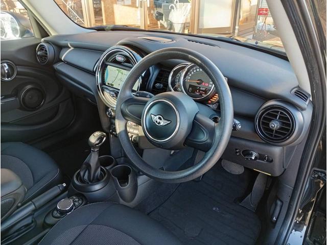 MINI ワン 純正HDDナビ 社外地デジチューナー ETC スタッドレスタイヤ 純正15インチホイール 純正LEDヘッドライト 純正LEDフォグ バックフォグ 室内クリーニング済み スペアキー(18枚目)