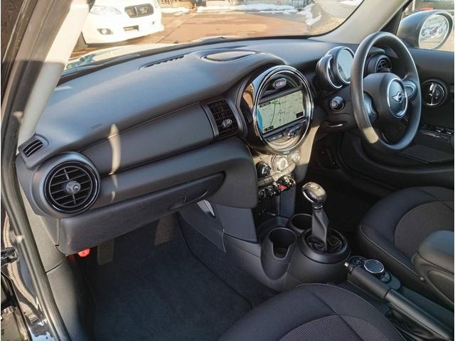 MINI ワン 純正HDDナビ 社外地デジチューナー ETC スタッドレスタイヤ 純正15インチホイール 純正LEDヘッドライト 純正LEDフォグ バックフォグ 室内クリーニング済み スペアキー(20枚目)