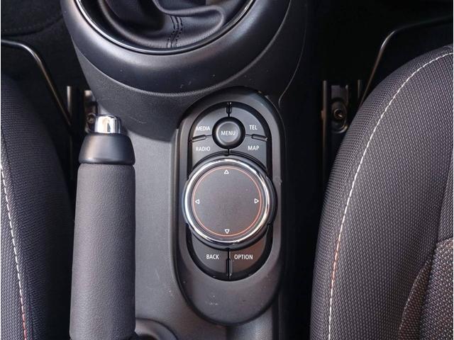 MINI ワン 純正HDDナビ 社外地デジチューナー ETC スタッドレスタイヤ 純正15インチホイール 純正LEDヘッドライト 純正LEDフォグ バックフォグ 室内クリーニング済み スペアキー(31枚目)