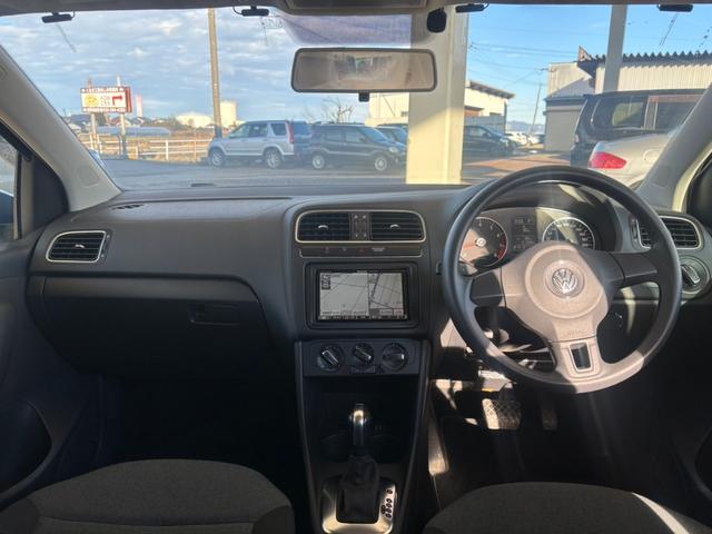 ポロ ＴＳＩコンフォートライン　検２年　関東仕入　鈑金塗装付　ナビ　ＥＴＣ　キーレス（12枚目）