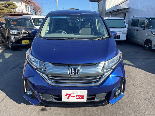 フリードハイブリッド ハイブリッド・Ｇホンダセンシング　スマキー　衝突軽減システム　クルコン　シートＨ　サイドカーテンエアバック　ウォークスルー　ドラレコ　ＬＥＤライト　オートエアコン　４ＷＤ　ＵＳＢ接続　ハーフレザー　リヤカメラ　Ｂｌｕｅｔｏｏｔｈ音楽（2枚目）