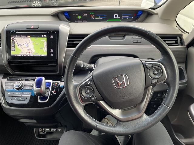 フリードハイブリッド ハイブリッド・Ｇホンダセンシング　スマキー　衝突軽減システム　クルコン　シートＨ　サイドカーテンエアバック　ウォークスルー　ドラレコ　ＬＥＤライト　オートエアコン　４ＷＤ　ＵＳＢ接続　ハーフレザー　リヤカメラ　Ｂｌｕｅｔｏｏｔｈ音楽（15枚目）