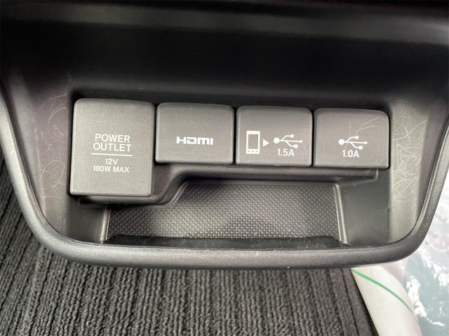 フリードハイブリッド ハイブリッド・Ｇホンダセンシング　スマキー　衝突軽減システム　クルコン　シートＨ　サイドカーテンエアバック　ウォークスルー　ドラレコ　ＬＥＤライト　オートエアコン　４ＷＤ　ＵＳＢ接続　ハーフレザー　リヤカメラ　Ｂｌｕｅｔｏｏｔｈ音楽（24枚目）