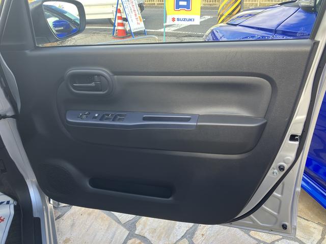 運転席ドアの内側のパネルです。