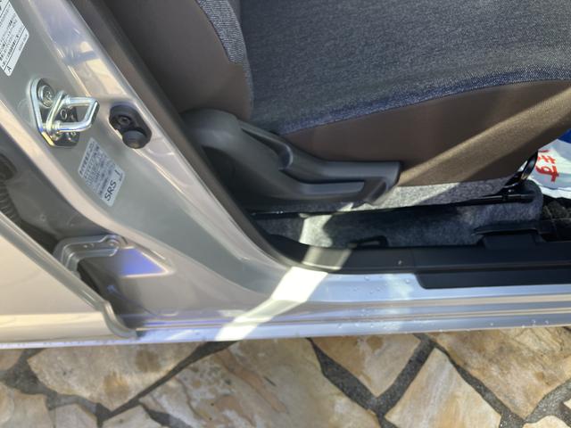 リクライニングのレバーです。