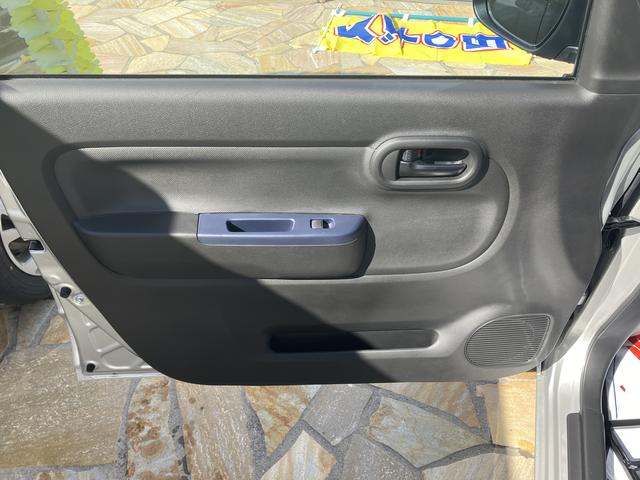 助手席ドアの内側のパネルです。