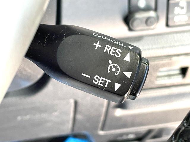 ノア Si ダブルバイビーII 4WD セーフティーセンス 両側電動ドア SDナビ 後席モニター バックカメラ 禁煙車 コーナーセンサー スマートキー LEDヘッド ビルトインETC クルコン オートハイビーム 車線逸脱警報(6枚目)