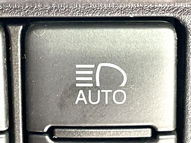 ノア Si ダブルバイビーII 4WD セーフティーセンス 両側電動ドア SDナビ 後席モニター バックカメラ 禁煙車 コーナーセンサー スマートキー LEDヘッド ビルトインETC クルコン オートハイビーム 車線逸脱警報(41枚目)