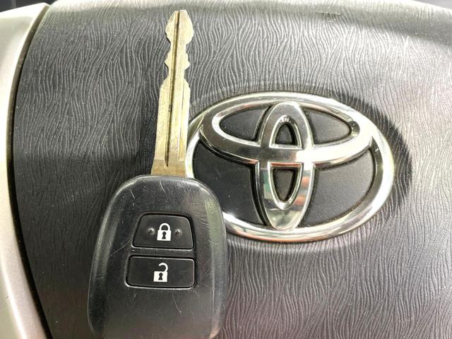 アクア S 純正SDナビ バックカメラ ETC オートエアコン Bluetooth接続 CD/DVD再生 フルセグTV キーレスエントリー 盗難防止システム 横滑り防止システム 電動格納ミラー プライバシーガラス(6枚目)