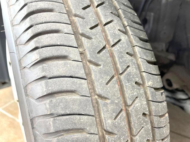 アクア S 純正SDナビ バックカメラ ETC オートエアコン Bluetooth接続 CD/DVD再生 フルセグTV キーレスエントリー 盗難防止システム 横滑り防止システム 電動格納ミラー プライバシーガラス(33枚目)